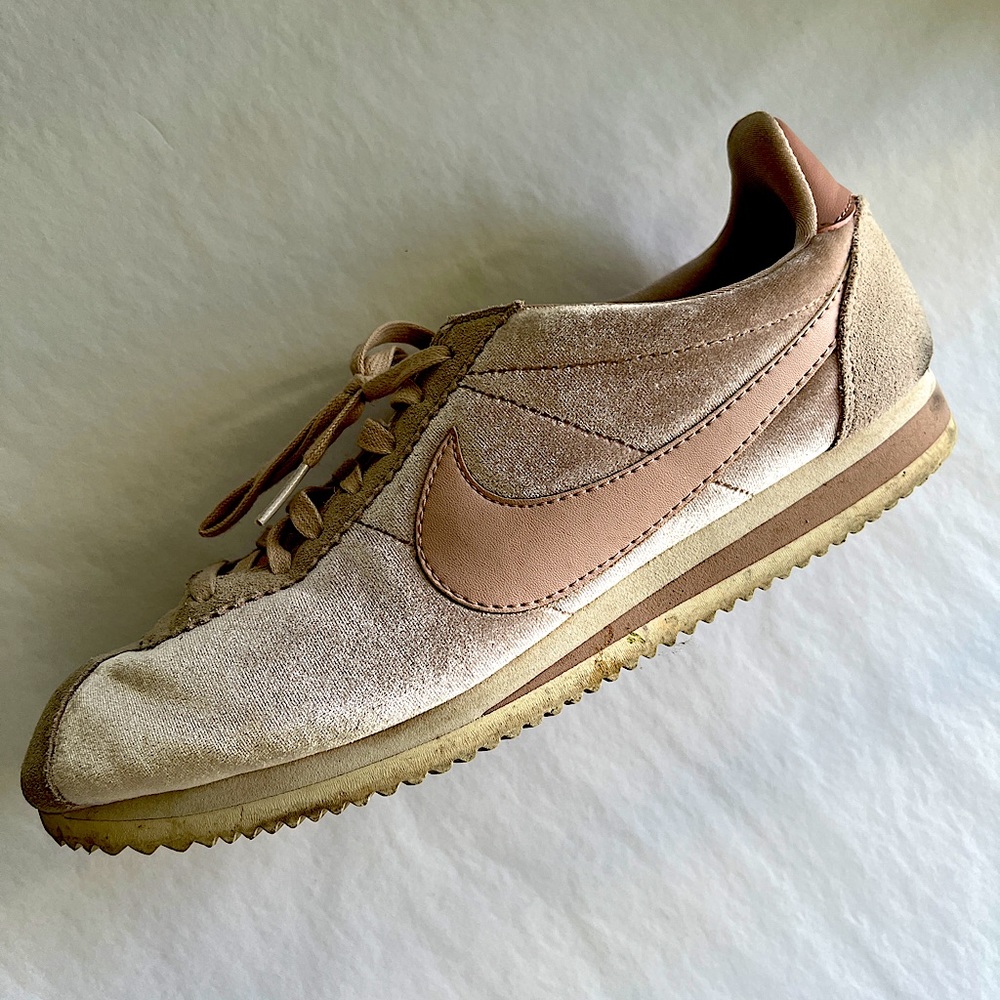 Women’s Nike Cortez sneaker in blush velvet size 9 in good used condition